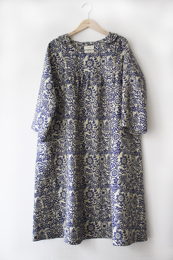 LINNETリネンプリント チェコへの憧れ タブリエドレス